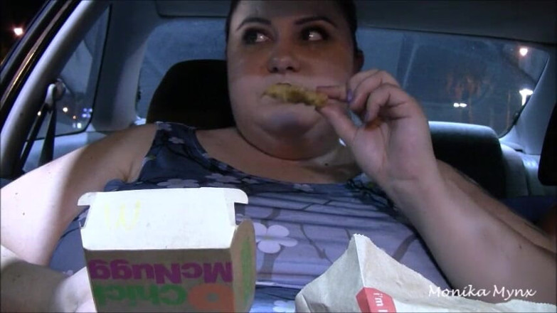 BBW Pleasures: SSBBW eating in car POV