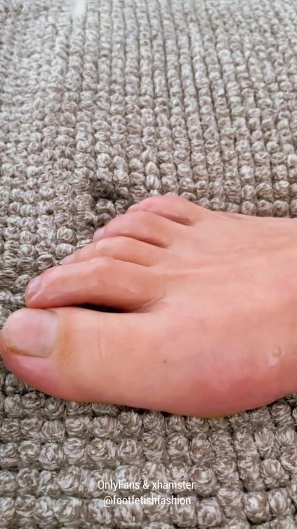 FootFetishFashion: My first massage with oil