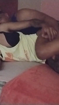 Entré en la nalgada completamente en la habitación de mi hijastra y tuve sexo anal 100% con ella