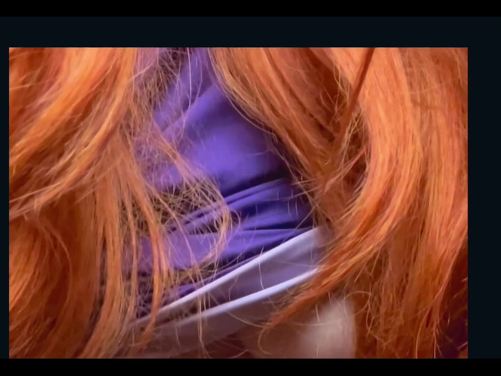 Dirtysecret: Filmy Daphne Z Scooby Doo pokazujące jej cycki za plecami...