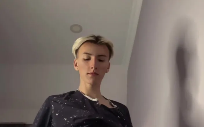 Sandro Jenner: Femboy Masturbation