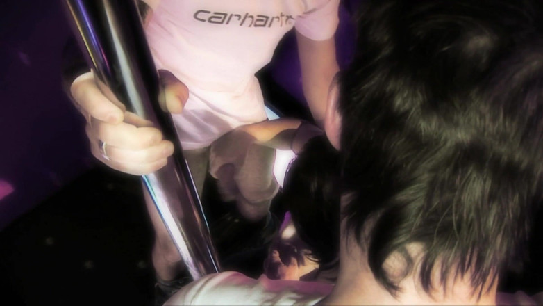 Perv Milfs n Teens: Brünette mit dicken möpsen, Paige ashley lutscht und fickt in...