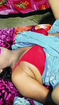 India esposa follando a su yerno en el cuarto de baño