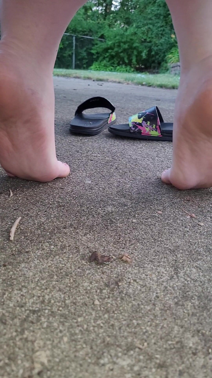 On cloud 69: Topuklu ayakkabılar ve ayaklarımın tabanları dışarıda