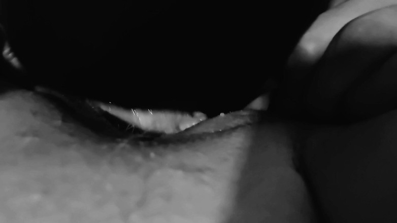 Misses Dickinson and Roughael: 舔阴、手淫和打耳光