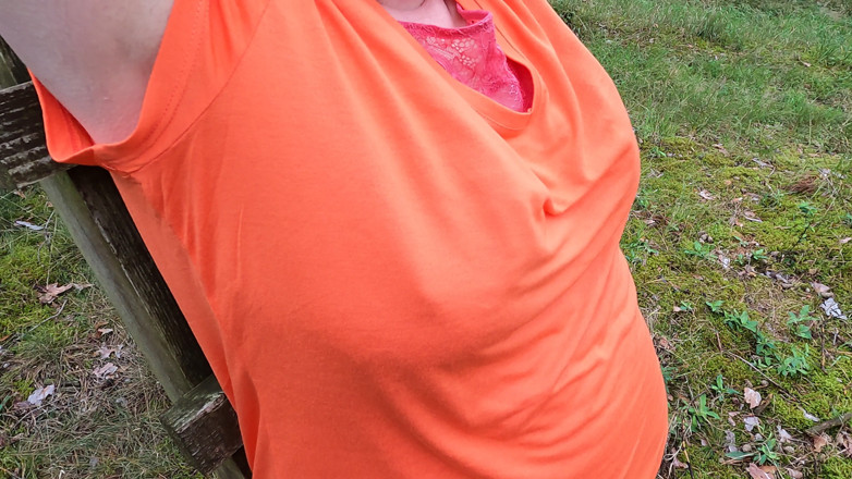 Bouncy Tits Action: Angkat coli awak saya mahu menghukum awak tetek dengan keras...