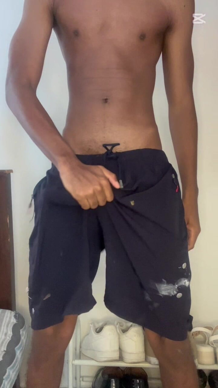 Black-2001: Geölter BBC-Monster-Schwanz, schwarzer Stecker, Shorts, Körper tropft Öl, fickt Fleshlight roh...