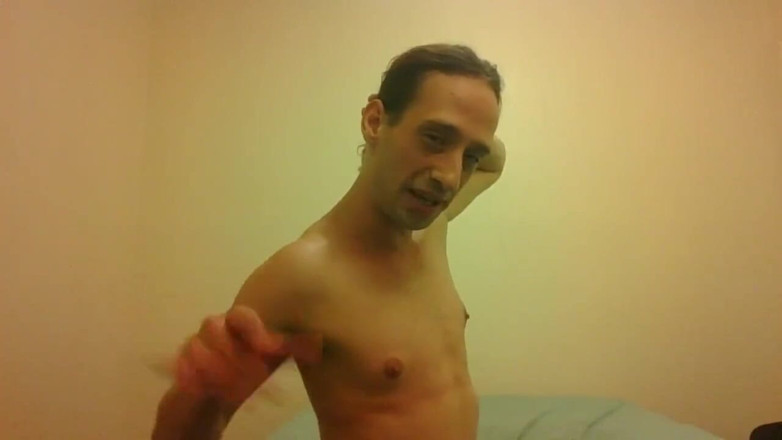 LilTaste: Transgirl in topless muove le orecchie a mani libere