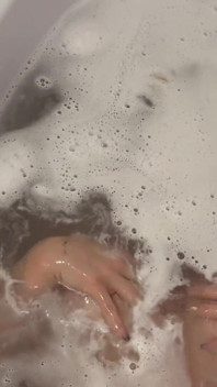 Миття волосся та дихання під водою