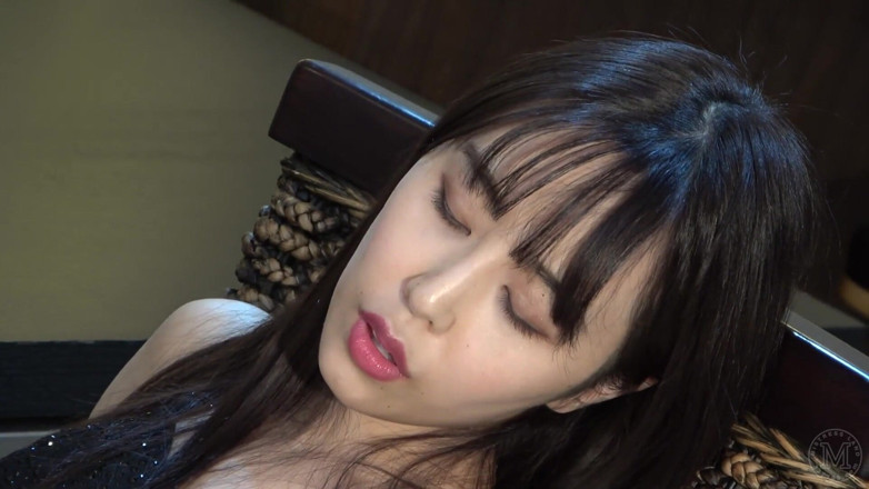 MistressLand: Urocza Japonka sprawia, że liżesz jej cipkę POV