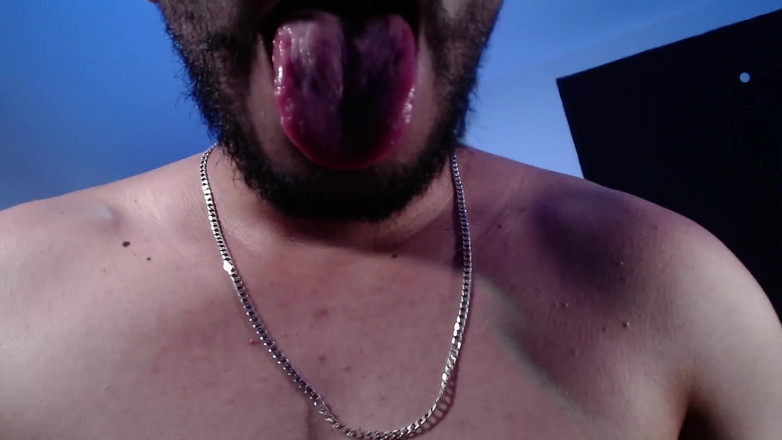 Tommhot: Schaamtevolle Latijnse jongen masturbeert in sportkleding