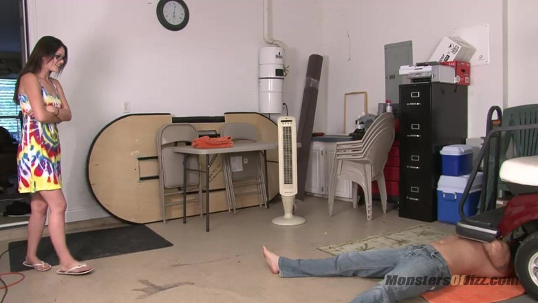 Monsters Of Jizz: Nettes teen mit brille gibt blowjob