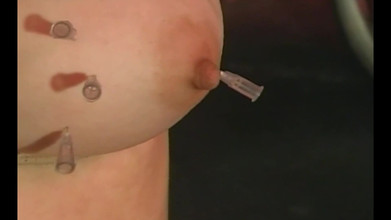 Maledom Austria: Hector le super-père punit la chatte et le clitoris de...