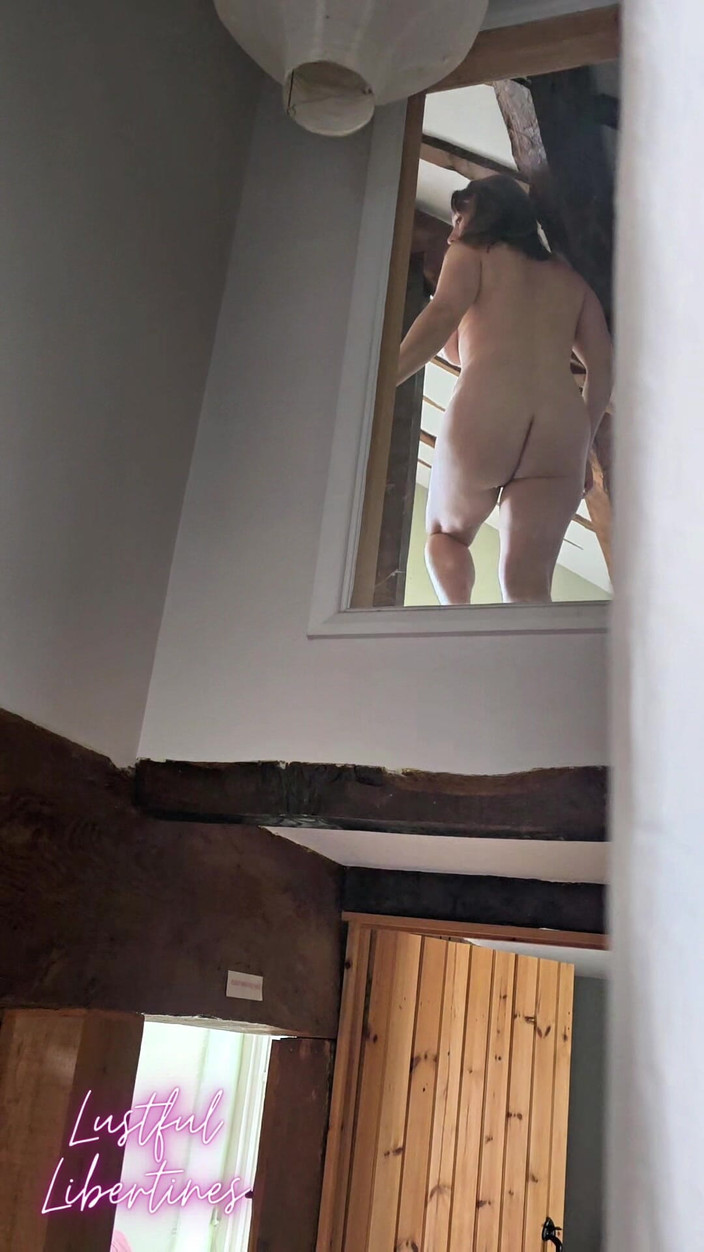Lustful Libertines: J’ai surpris mon demi-frère pervers en train de se branler...