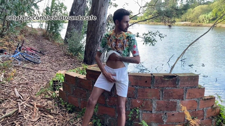 Leandro e Asafe: Đưa nó cho một người lạ mà tôi tìm thấy...