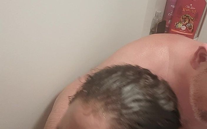 yaller62: Seks onder een kleine douche