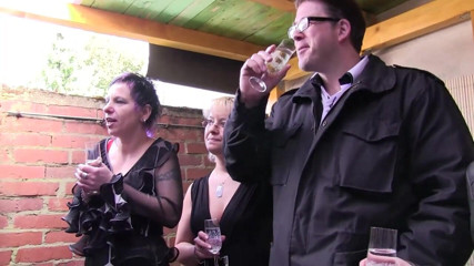 Slutty Milf: Hardcore amatérská orgie akce se zralými holkami