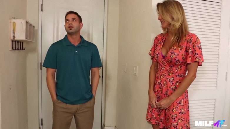 Nookies: Summer Stevens - 饥渴的家庭主妇和邻居男孩玩耍