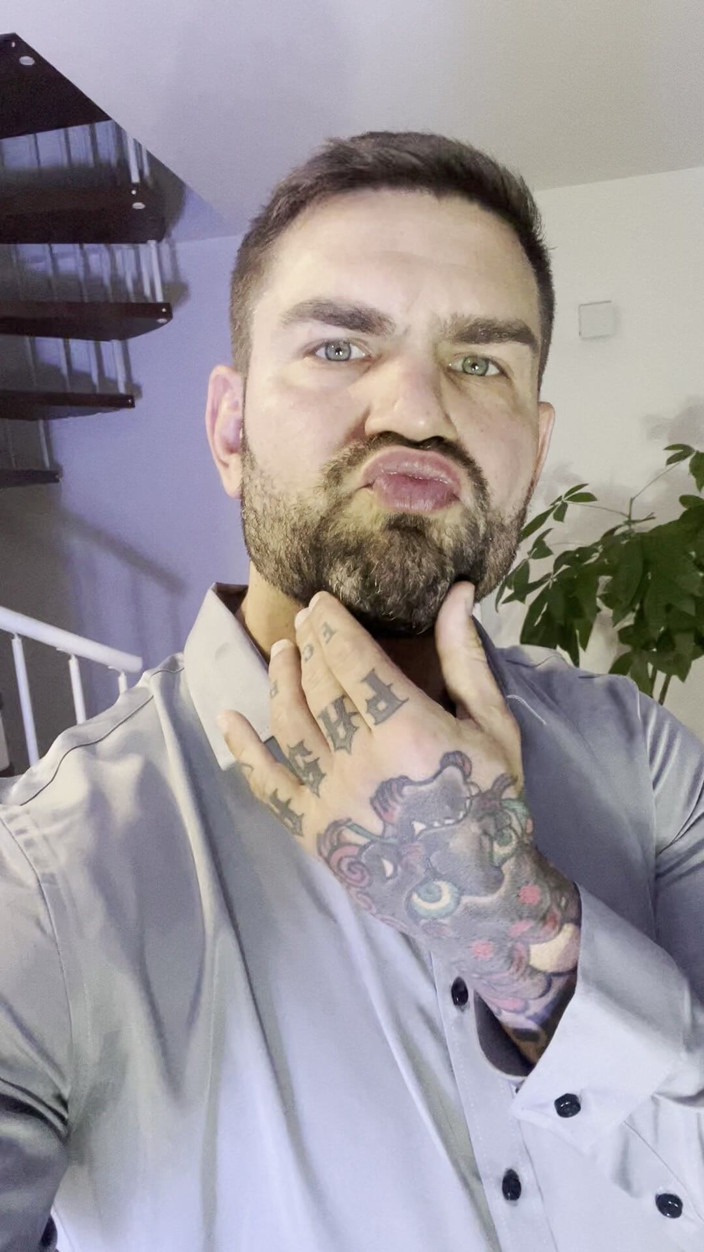 Juan Lucho Gay: Jovem De Camisa Se Masturba