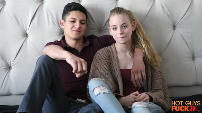 Hot Guys Fuck: Davis Black et Sarah Sunday, amies de longue date, enfin