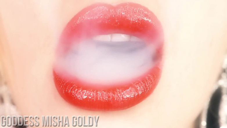 Goddess Misha Goldy: मेरे लाल होठों के लिए अपने आग्रह को प्रशिक्षण!