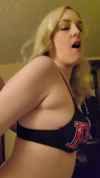 Twoja ulubiona milf zostaje zerżnięta w seksownej czarnej bieliźnie