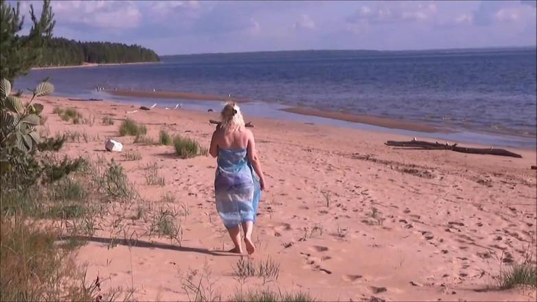 Lady Rose pee pee: Golden Rain 61-Pee in Nature