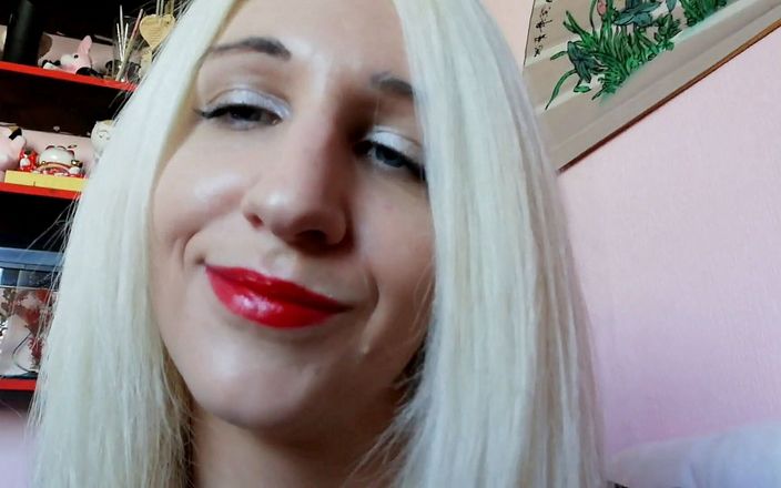 Cute Blonde 666: Seksowna blondynka super owłosiona krzak pali fetysz