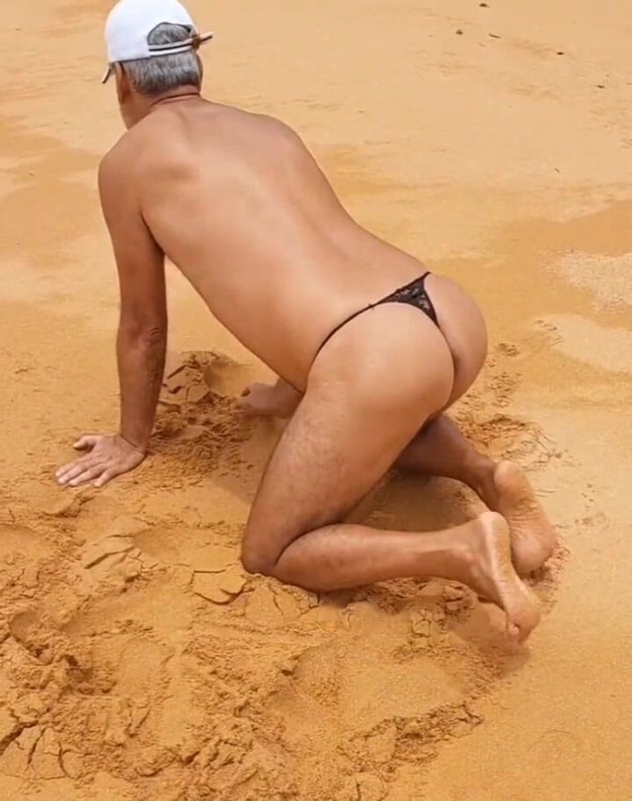 Ladysilvas: Ladysilva külotlu plajda travesti ne ateşli bir göt