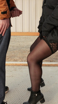 Ciorapi în spermă. Masturbare la The Stop
