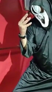 ท่าโพสผี