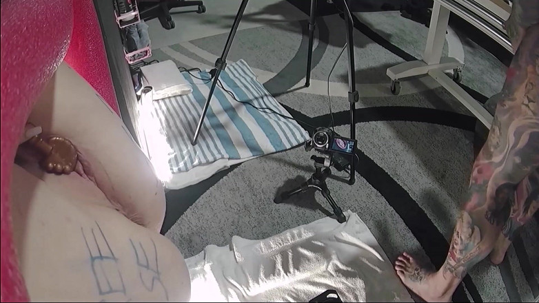 Phoenix Rizin': Kijkgat-orgasmes met intro &amp; outros