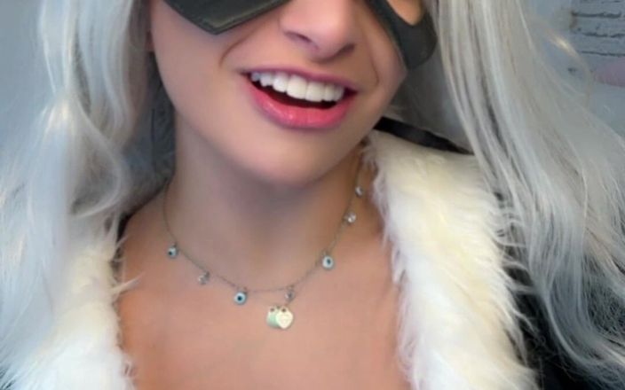 Emanuelly Raquel: kot Cosplay drażni