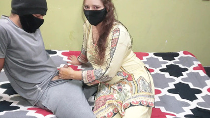 Pakistani CoupleX: Arkadaşımın karısı beni eve çağırdı ve amının ateşini söndürdu Hintli desi...