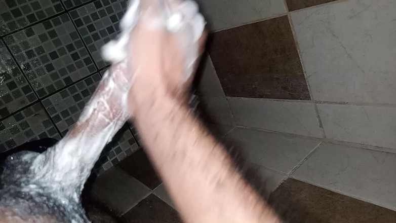 Cute boy jerks off: Borstpomp jongen2 neemt zijn tijd onder de douche met een...