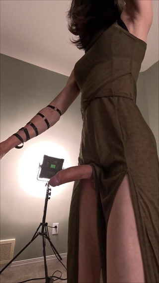 Mistress Mel: Gizemli büyük yaraklı sahibe
