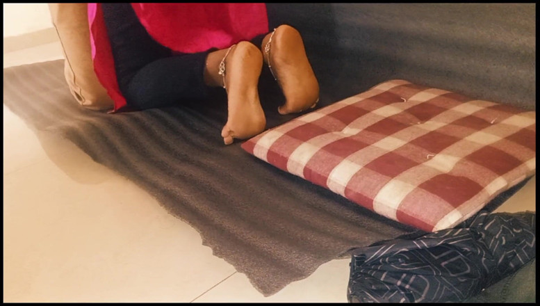 Harder299: Ateşli Hintli köylü üvey anne romantik seksin tadını çıkarıyor. Hintli kadın Ki...
