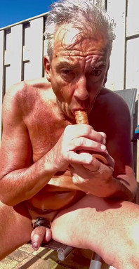 Dildo ile oynamak