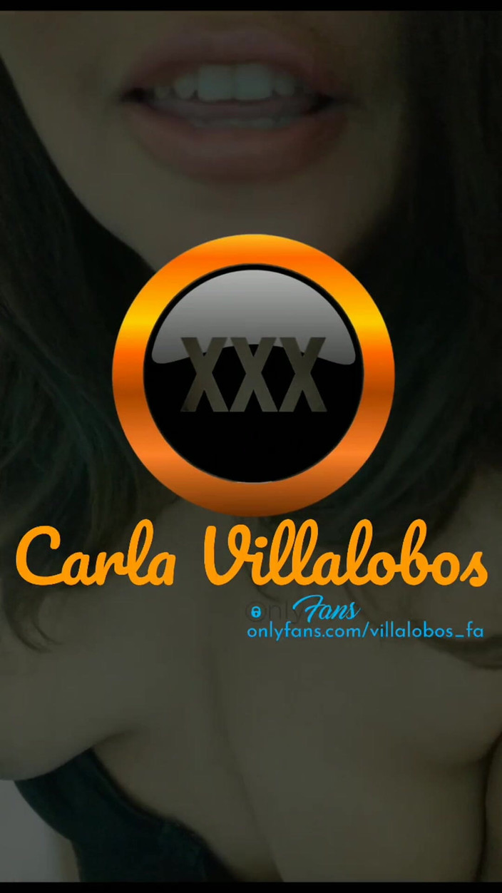 Carla Villalobos: 小さなTバックが私の膣唇の間に挟まれ、潮吹きを引き起こしました