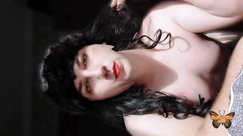 Kitty_Cross: Гарненька мила блондинка фембоя вампір сяє під сонцем, як у фільмі "Вампіри" сутінків