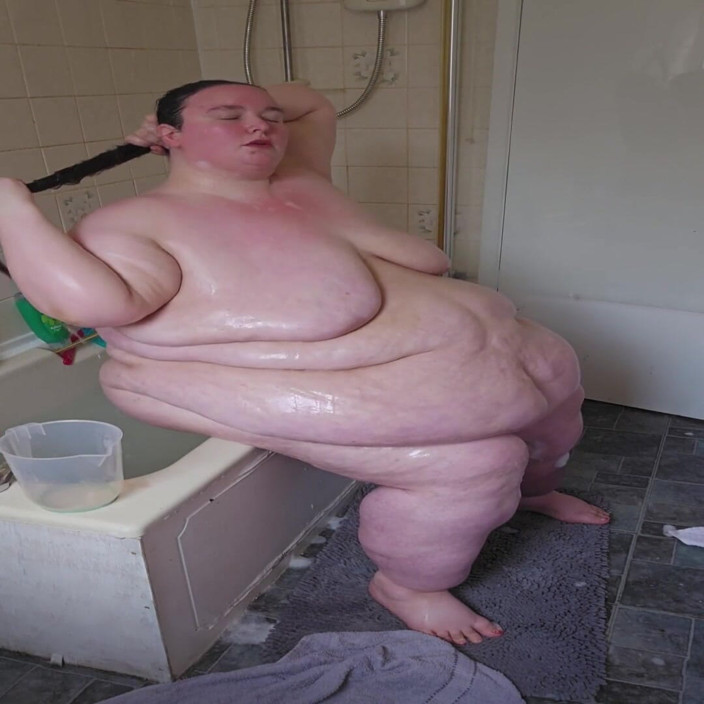 SSBBWLadyBrads: SSBBW nelze koupat část 2 v koupelně