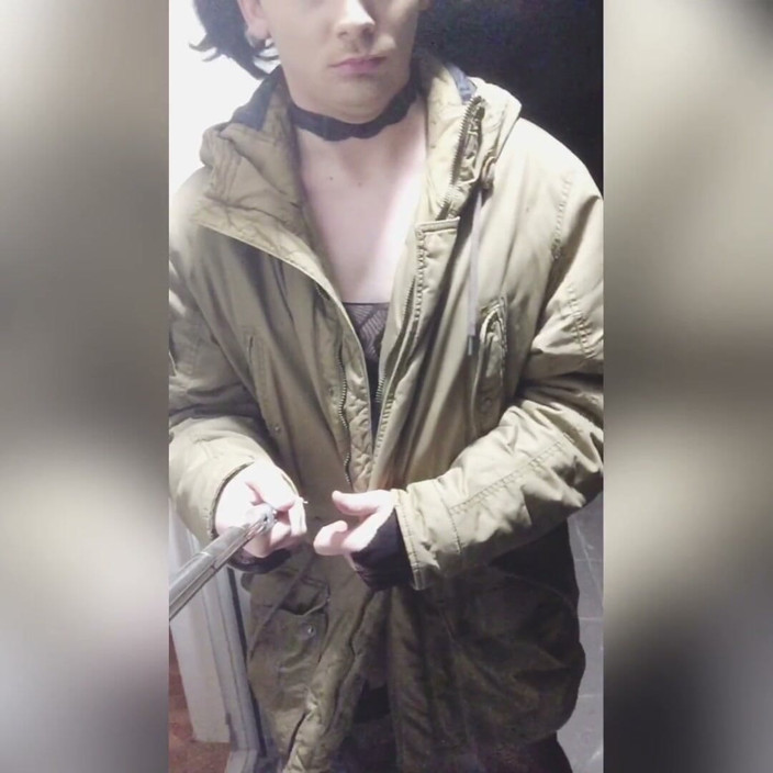 Sissyvalerie69: balkonumda ilk kez teşhir