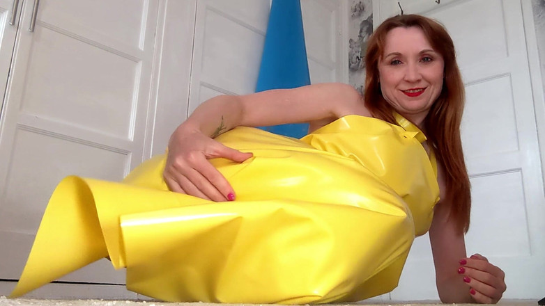 Lily kink: Začínám být nadržená v Mých PVC zástěrách