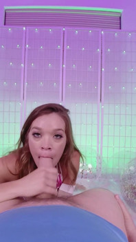 Katie Kush sangat lapar untuk batang besar