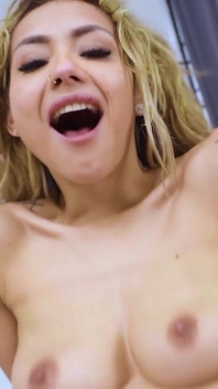 Latina babe veronica leal thích làm tình qua đường lỗ hậu mạnh bạo trước khi phun nước
