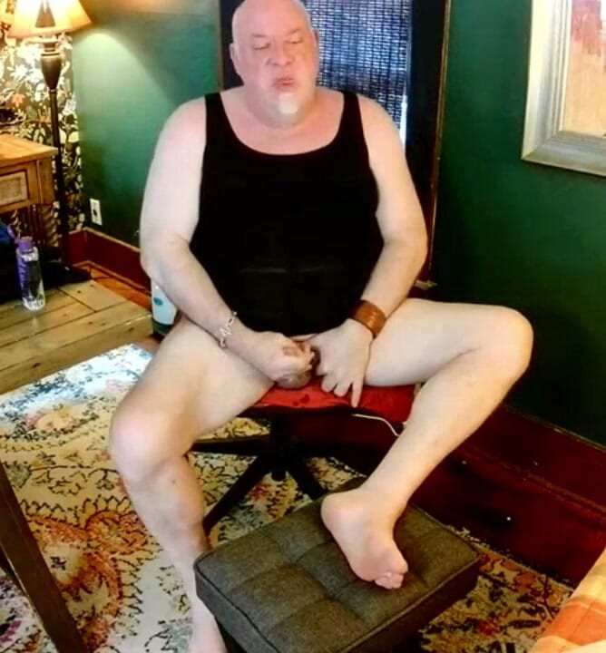beardaddychub: Bearstepdaddychub ateşli hayranıyla mastürbasyon yapıyor ve konuşuyor!