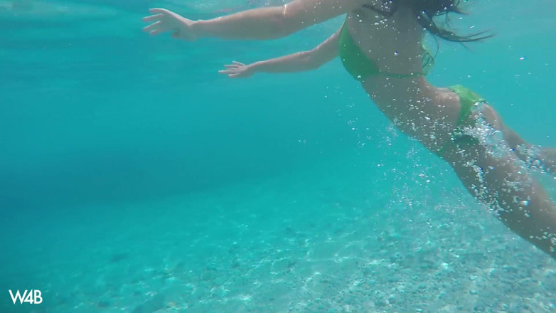 Watch4beauty: Green Bikini