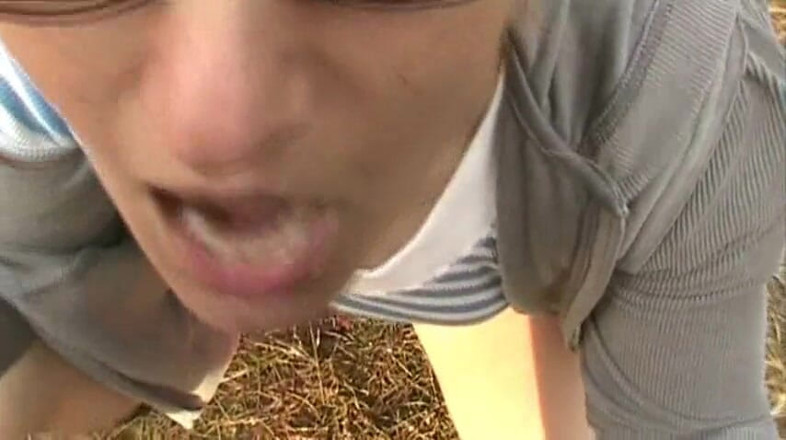 Popp Sylvie: Kencing di memek