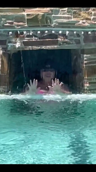 Sluneční zábava v bikinách