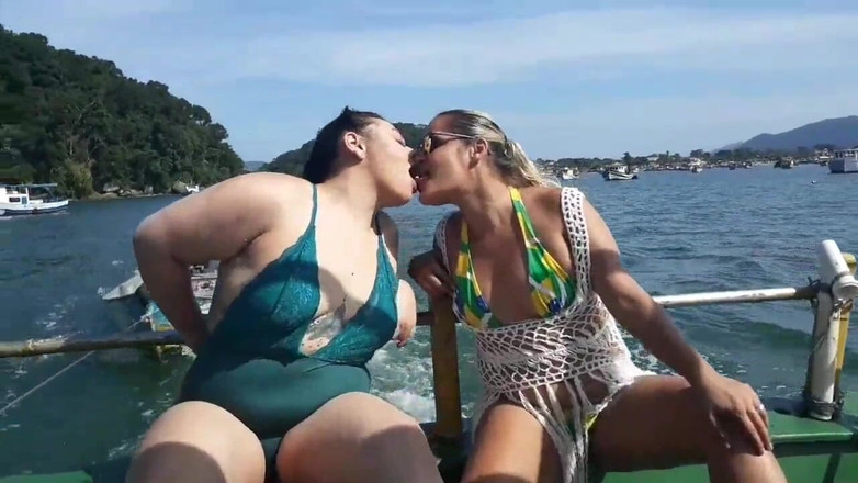 Paty Bumbum: Exhibicionismo En El Barco En Público Con Paty Butt Y...